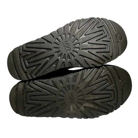 Short Black UGGS - Picture 6 of 8